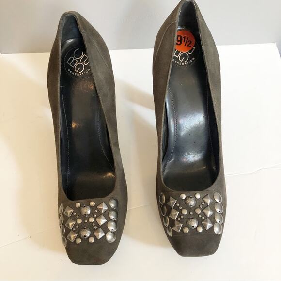 BCBG Grey Suede Pumps Silver Studs High Heels Leather Designer Retro 9.5 NWOT - Picture 14 of 14